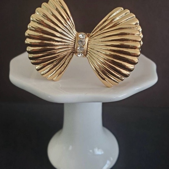 Lily Pulitzer | Women’s Raspberry Pink Fan Bow Bracelet Cuff - Picture 3 of 7